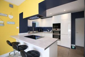 Kitchen- click for photo gallery